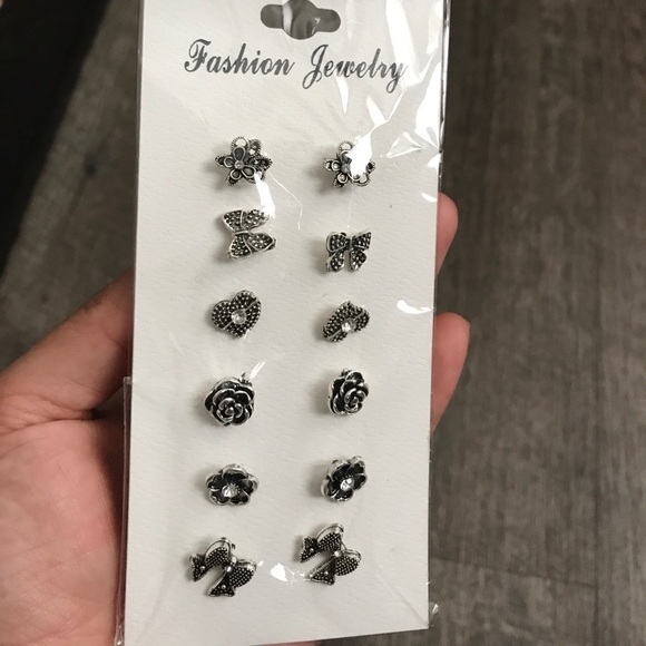 Jewelry - Earrings set
